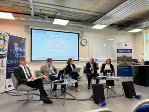 Second roundtable of the conference featuring the chair and four speakers.